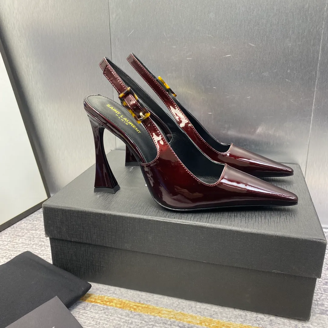 👟👟Ex-factory price 660👟👟 𝐒𝐚𝐢𝐧𝐭 𝐋𝐚𝐮𝐫𝐞𝐧𝐭# Saint Laurent 23F/W small gold bar high heels continue the past high-end and elegant ysl small gold bar heels are really good-looking! Saint Laurent square pointed toe slingback high-heeled shoes. The small gold bar heels really fully highlight the neat and minimalist annual party party. 👟👟factory price. A must-have for arty. Flash sale. So eye-catching. Upper: Customized cow patent leather. Outsole: Genuine leather outsole. Size: 35-40 (40 customized items are not returnable)